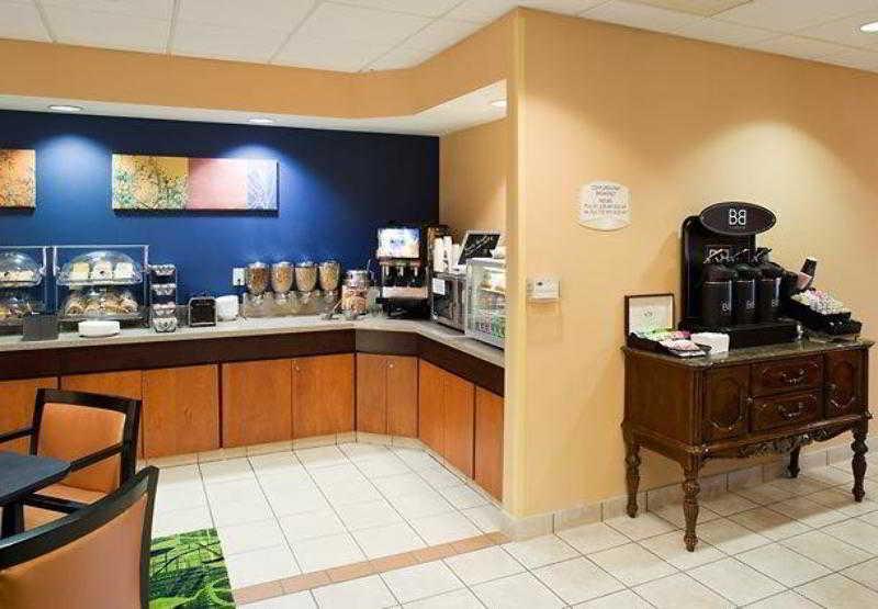 Fairfield Inn & Suites By Marriott Rogers Restaurant photo